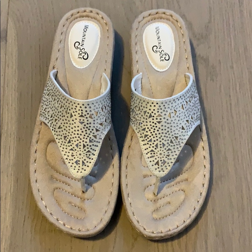 NWOT Mountain Sole  Bling Weddge Sandals